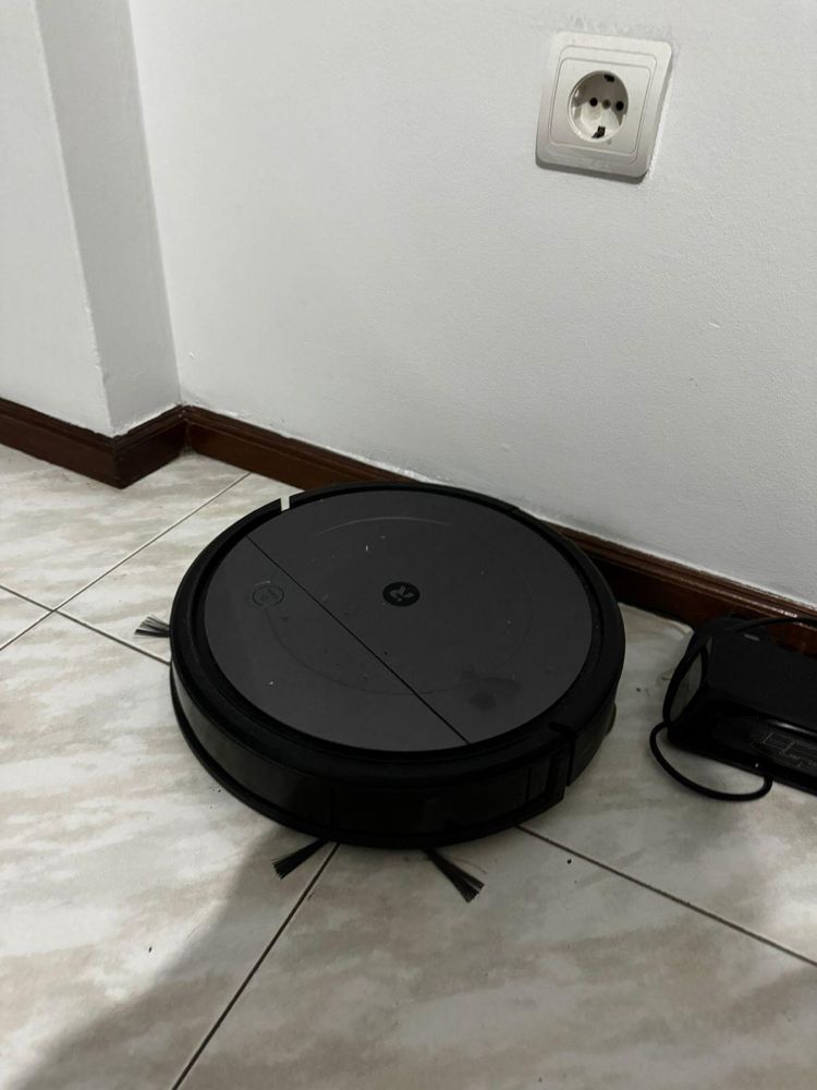 Robô limpa e passa pano irobot