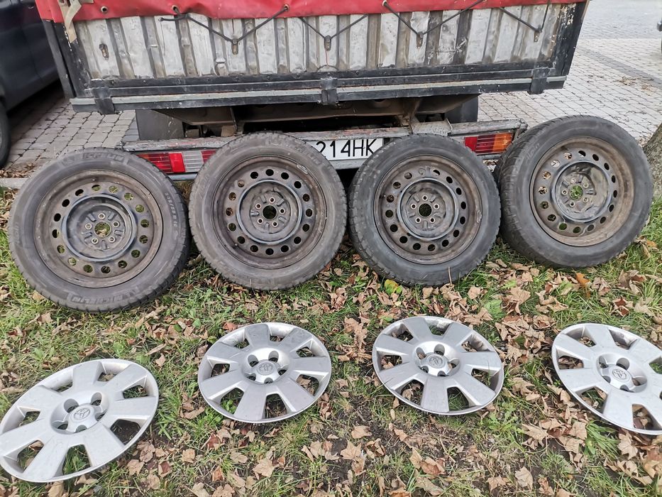 Felgi stalowe R16 5x100 + oryginalne kołpaki Toyota