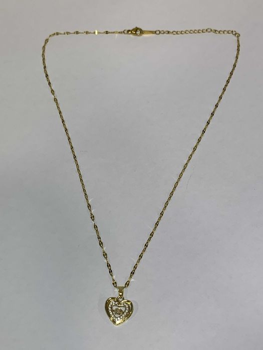 Colar em aço inoxidável com coração brilhante