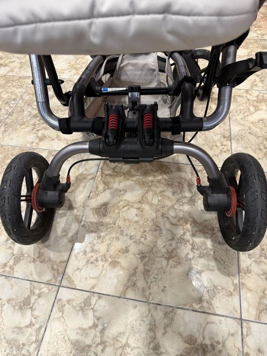 Conjunto carrinho de bebe com base isofix.