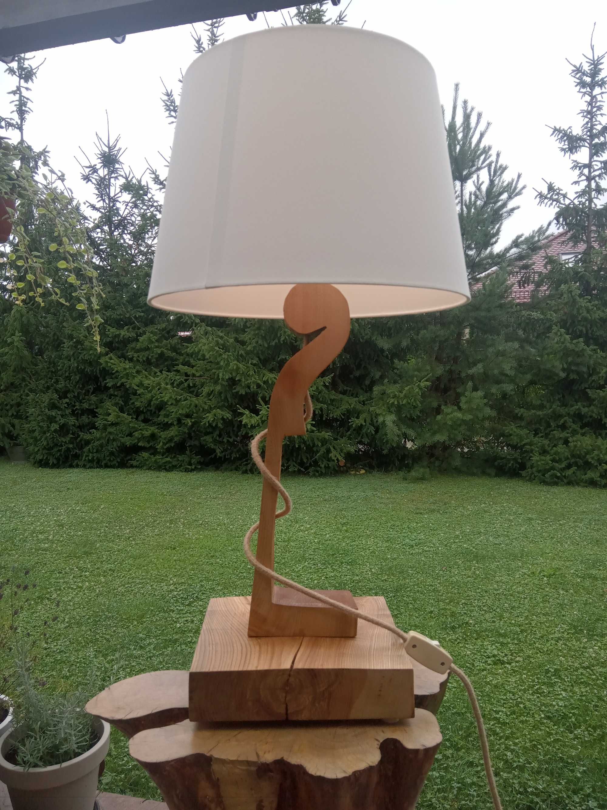 wyjątkowe lampy stojące drewniane