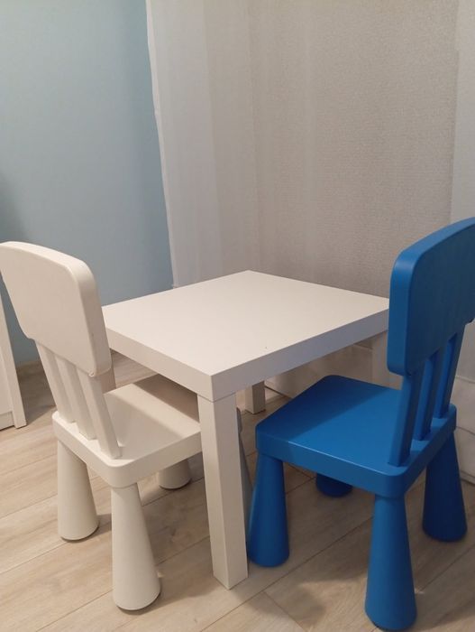 Zestaw meblowy , stolik plus dwa krzesła