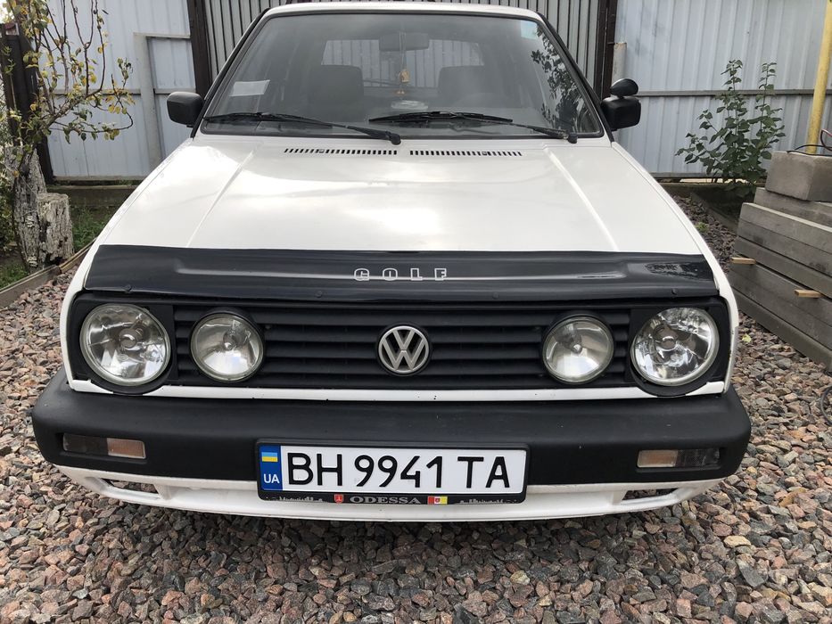 Volkswagen Golf 1.6 бенз 90г