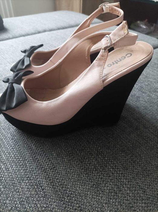 Sandały na koturnie firmy Centro, w rozmiarze 37/38, dł.wkładki 24 cm