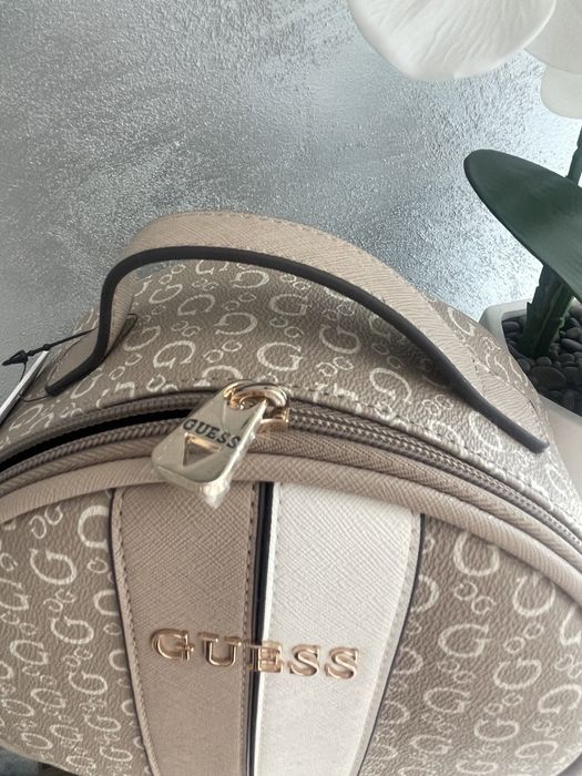 Nowa kosmetyczka zestaw kosmetyczek Guess złote dodatki