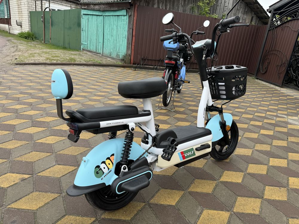 Новий електро мопед-велосипед