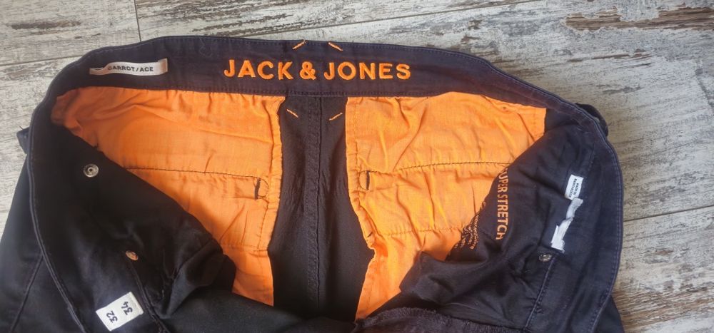 Джоггеры Jack and Jones.