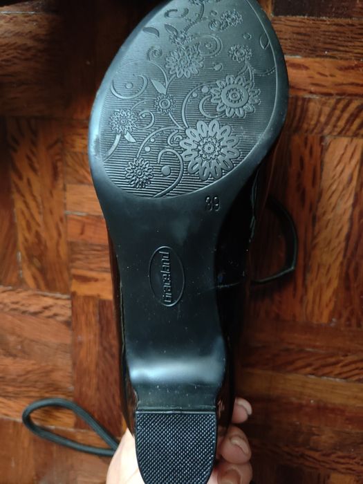 Sapatos verniz pretos