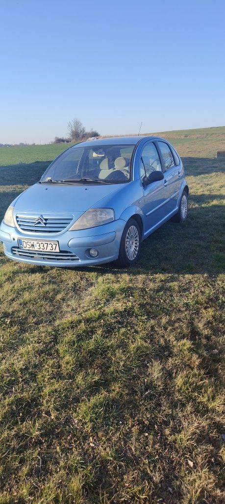 Błękitny Citroen C3