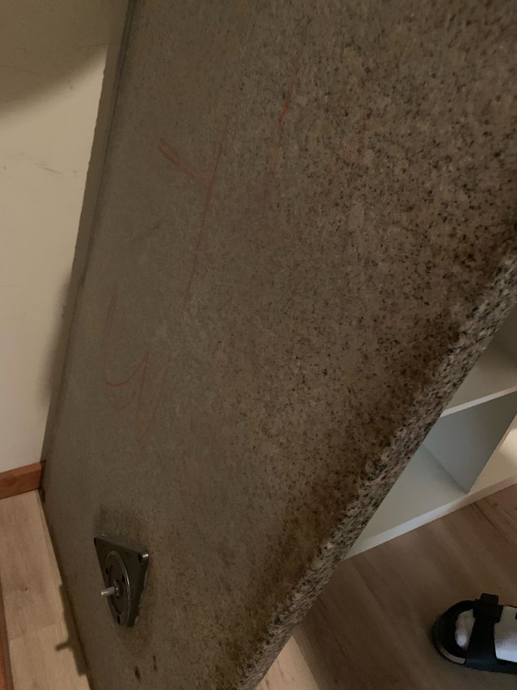 Mesa em granito com pé