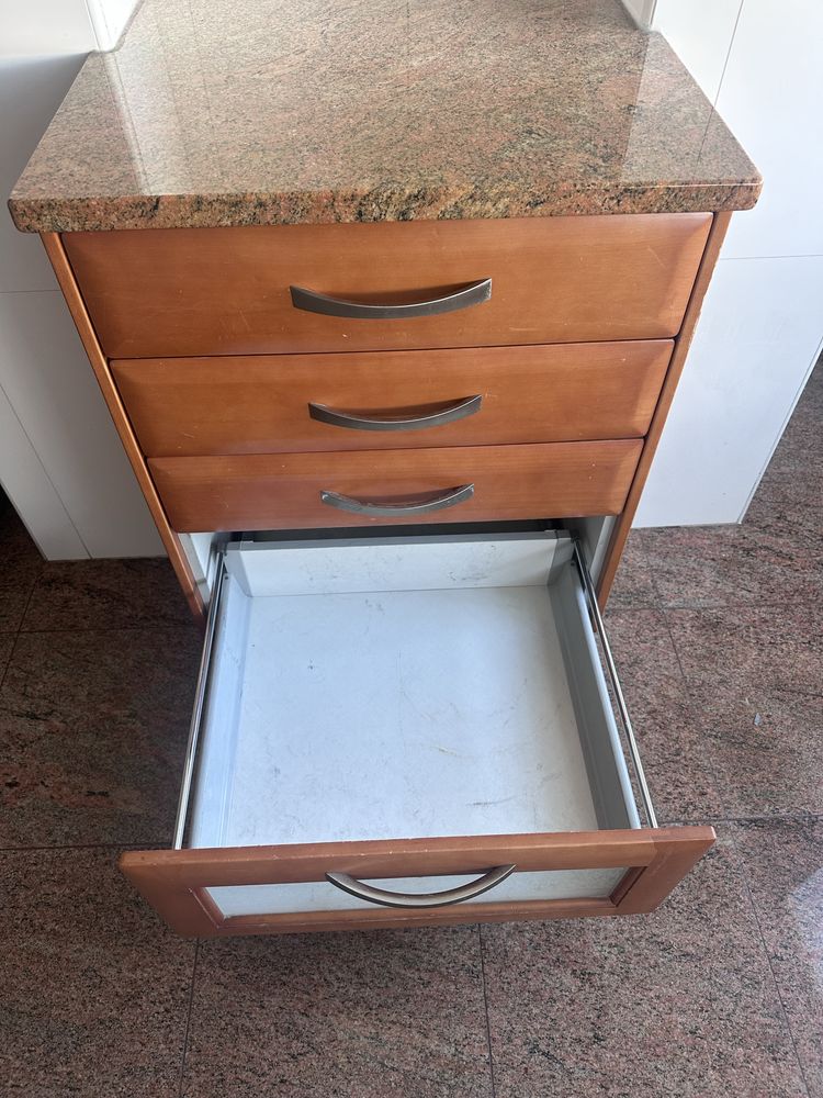 Bloco de gavetas com tampo em mármore – em bom estado