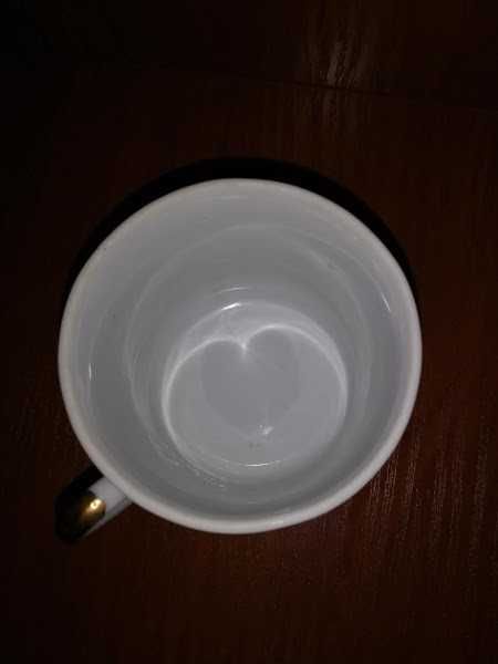 Маленькая фарфоровая кофейная чашка