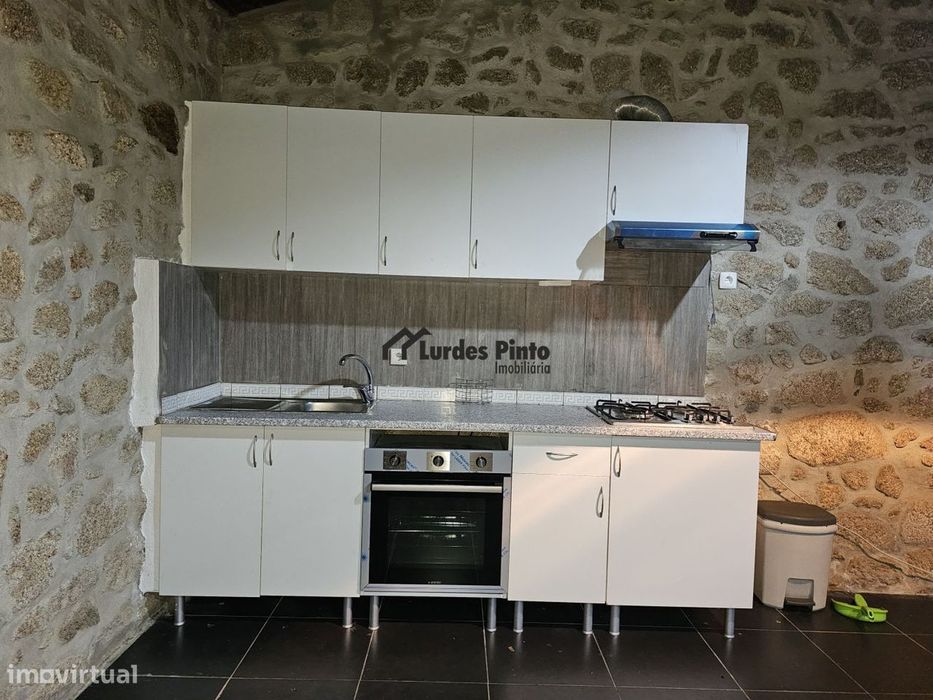 Moradia mobilada com quintal