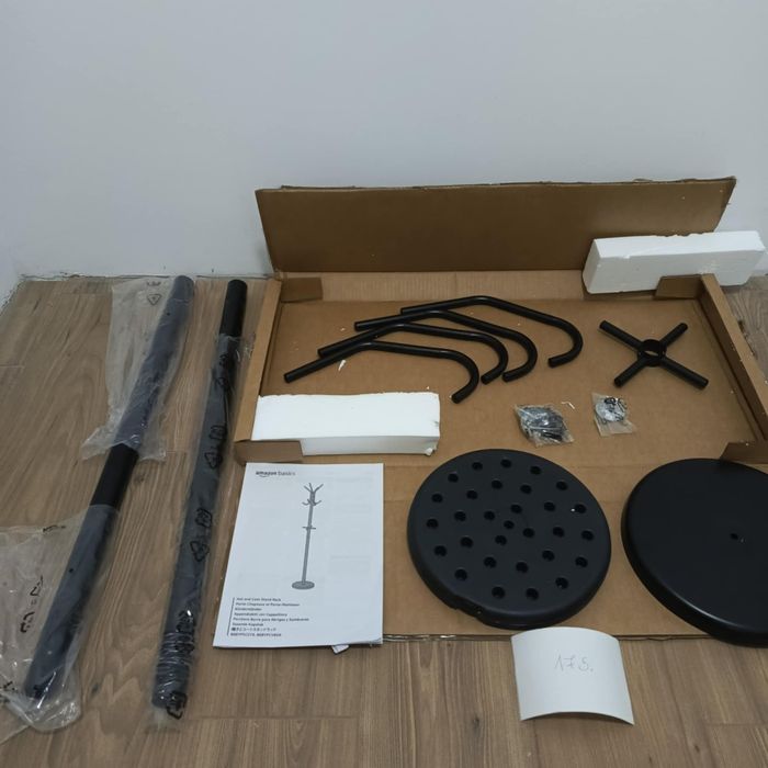 Wieszak stojący na ubrania Amazon czarny