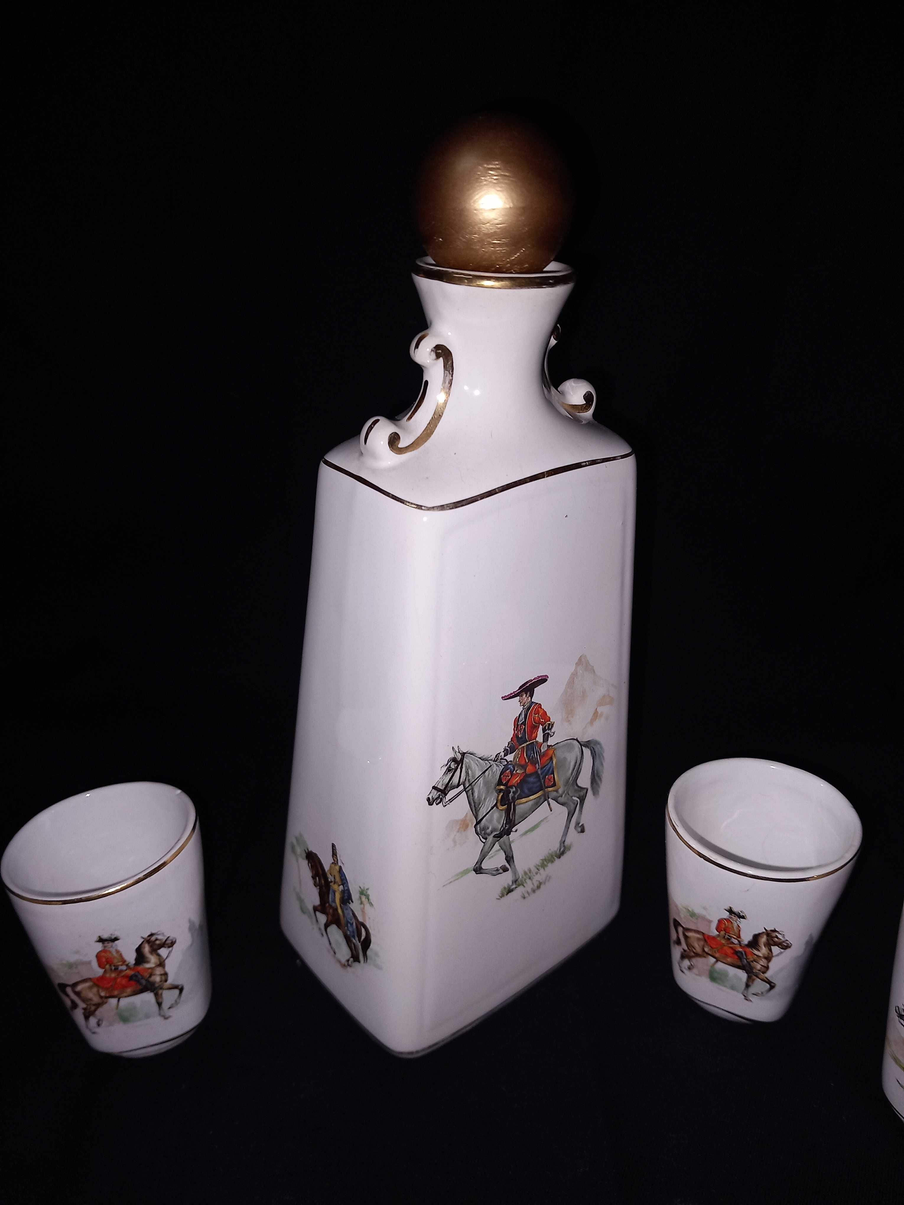 Conjunto vintage de cerâmica, garrafa e 6 copos, motivos equestres