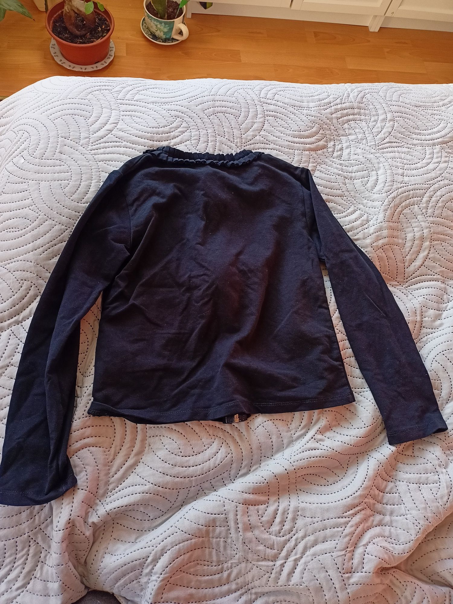 Sweterek czarny 146