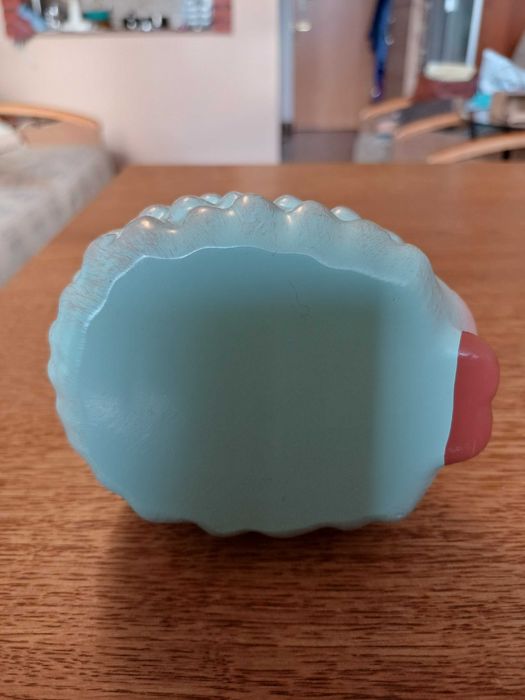 Sympatyczny jeżyk osłonka na doniczkę z żywicy