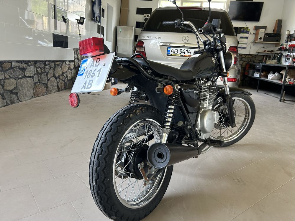Suzuki 250 куб. Продам,переоформляю на Вас.