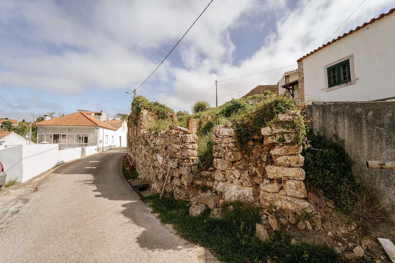 Vendo casa em ruina com muito bom terreno perto de Lisboa