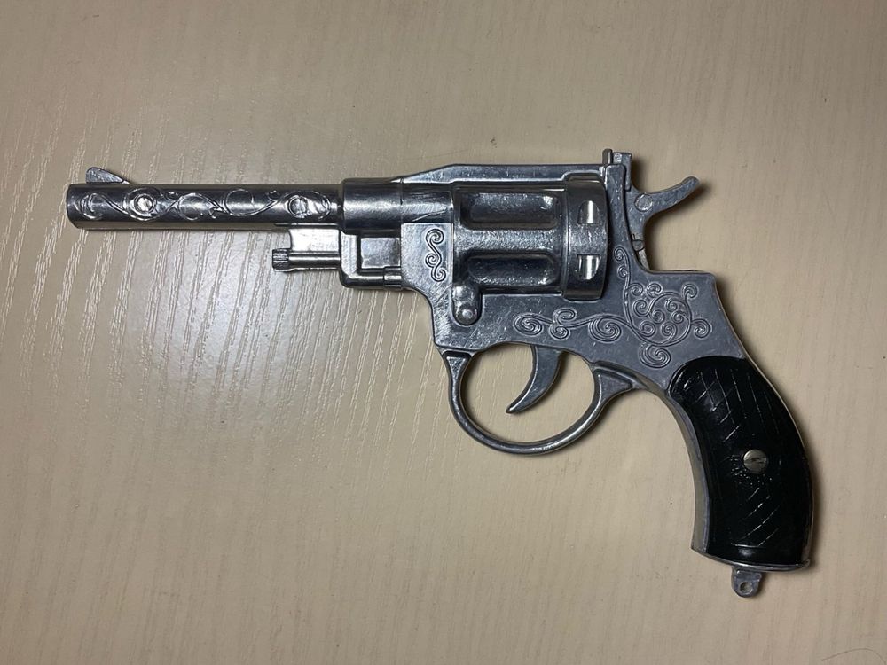 Дитячий пістолет на пістонах часів срср.