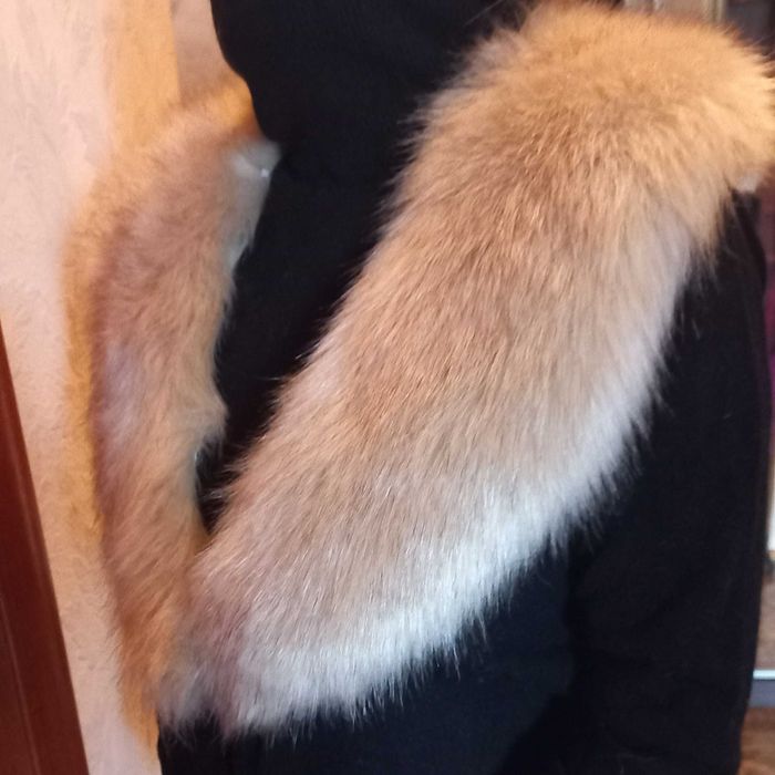 Меховой воротник.