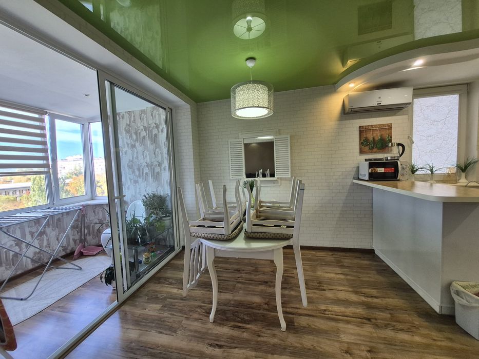 Продам велику трикімнатну квартиру- VIP, центр, Набережна, пляж. FINK