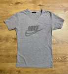 Szara koszulka damska marki Nike rozmiar S z logo