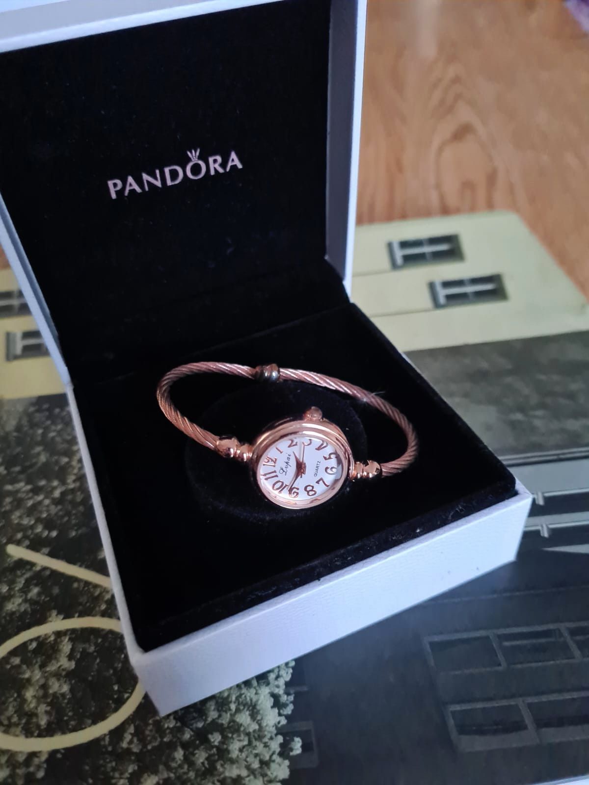 Złoty zegarek na rękę damski rose gold w stylu retro vintage