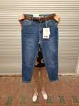Elastyczny jeansy typu Mom Fit z M.Sara