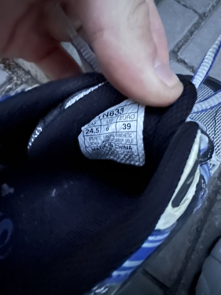 Кросівки Asics Gel Arctic схожі на Nike