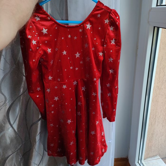 Czerwona sukienka srebrne gwiazdki 7 lat
