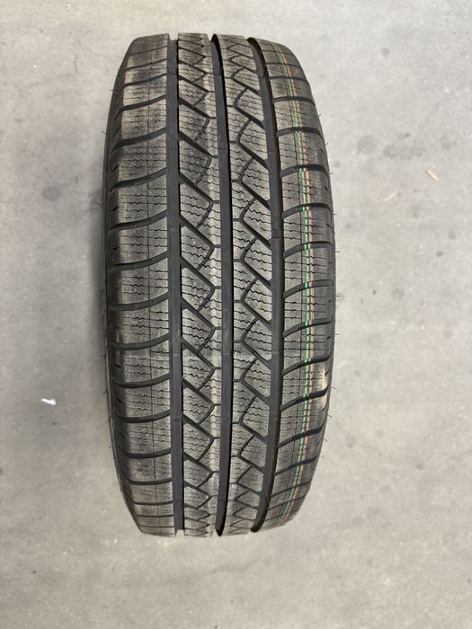 Opona wielosezonowa 215/6516C Goodyear Wector4season 109/17 T