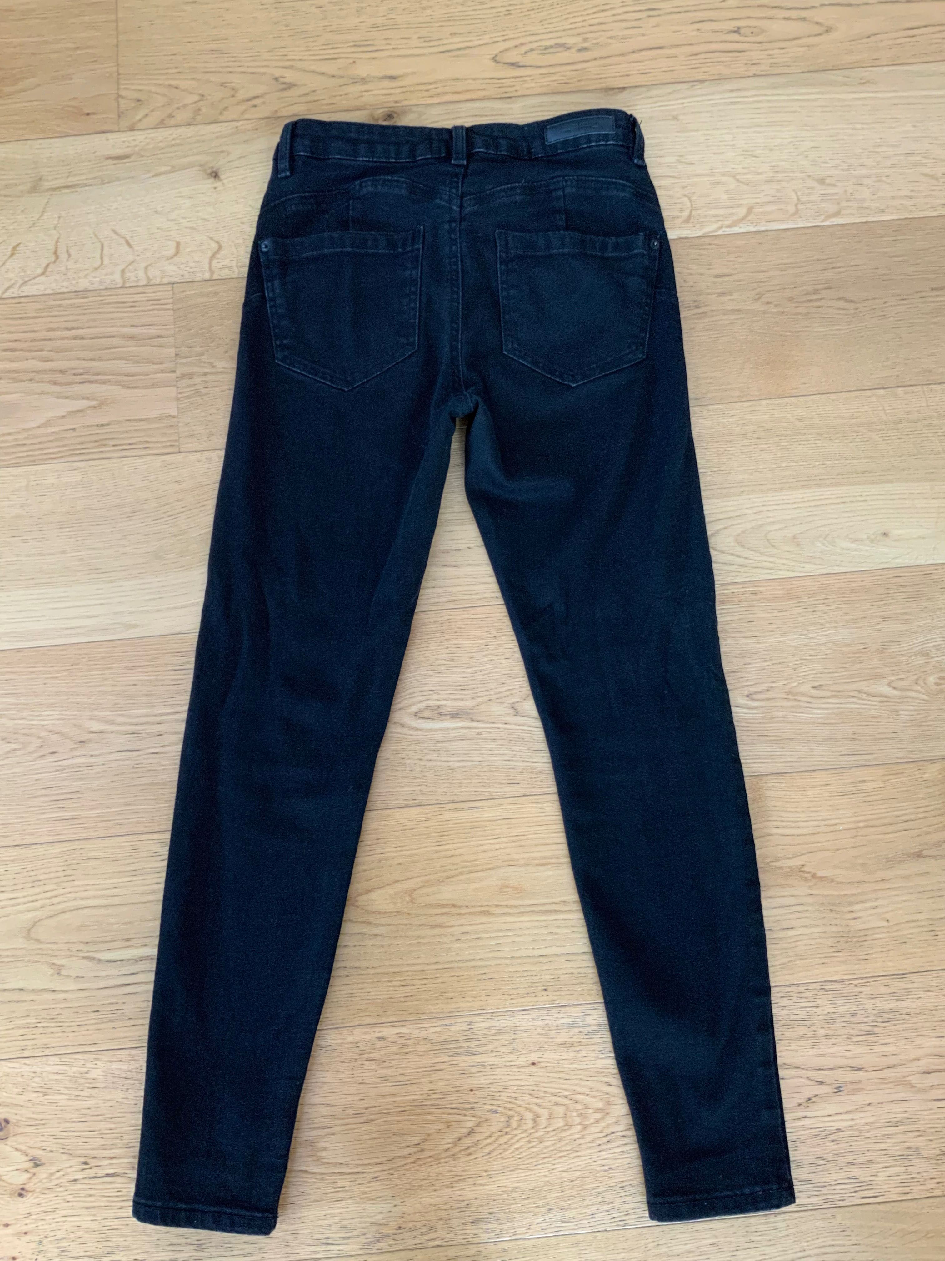 Spodnie czarne jeansy Reserved 34 XS SLIM PUSH UP