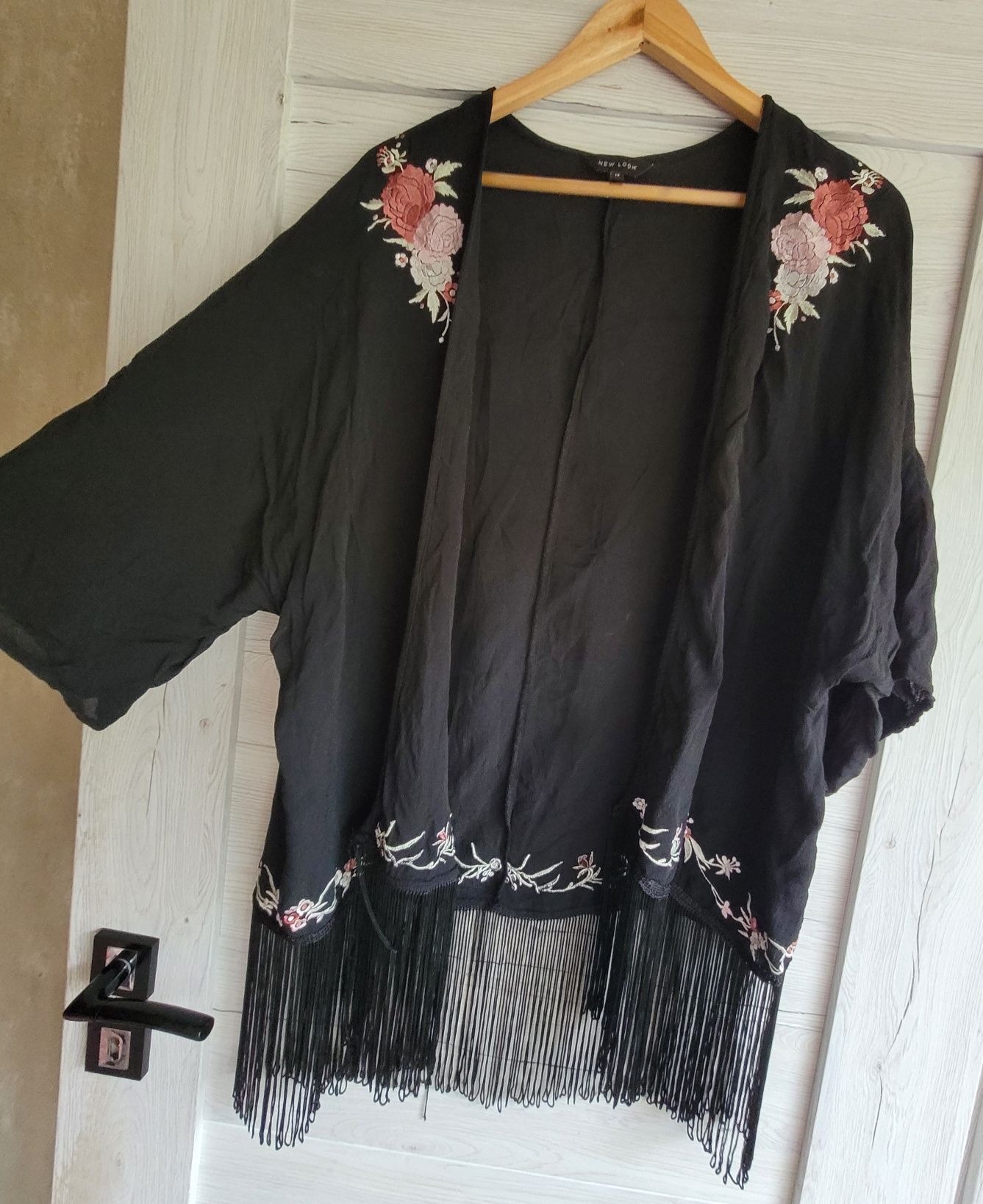 Narzutka z frędzlami print kwiatowy New Look XL