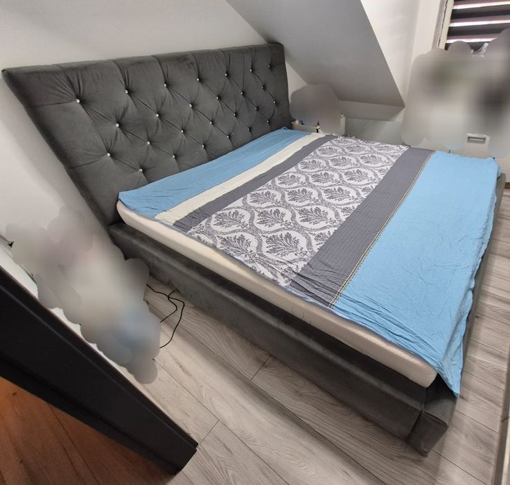 Łóżko glamour tapicerowane