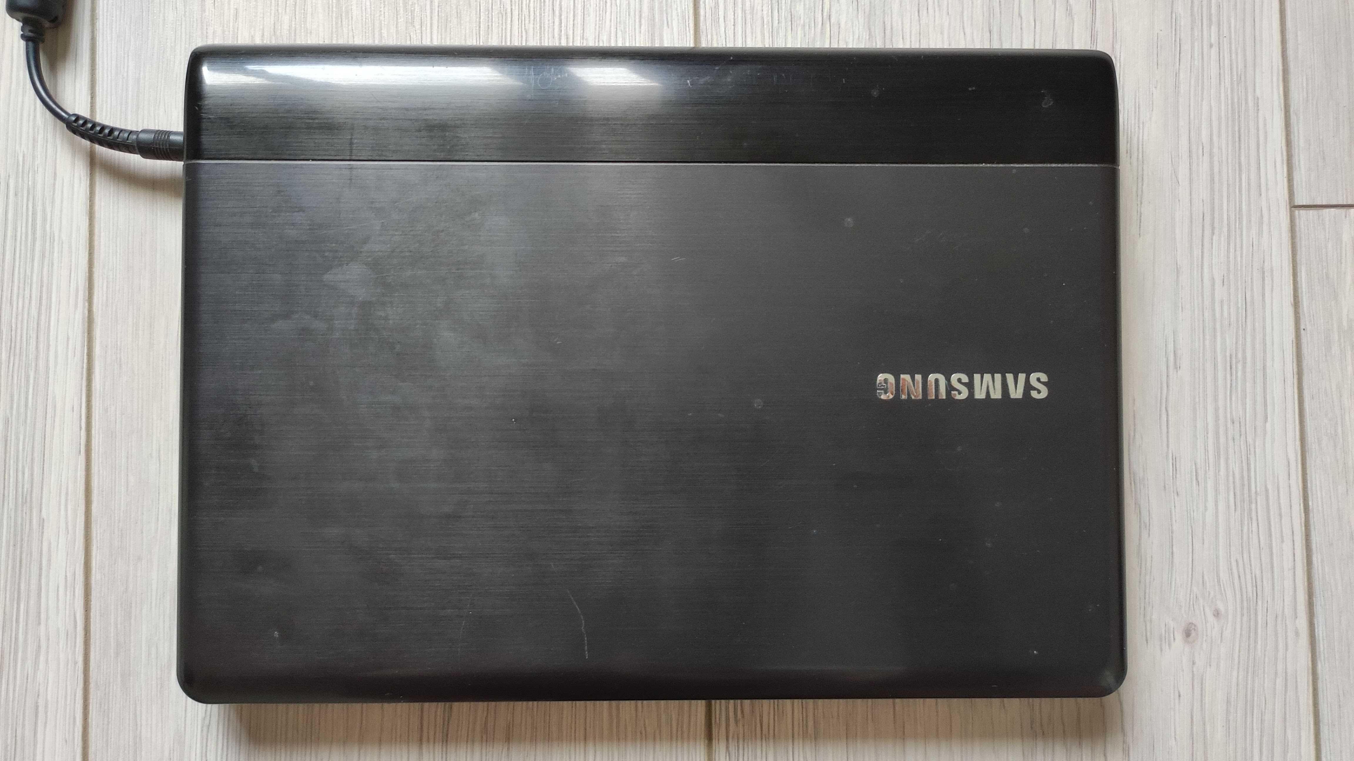 Sumsung NP300U1A: i3 /  8gb / 256gb SSD 11"