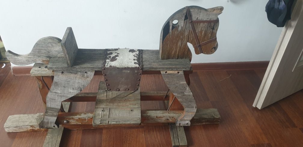 Kon na biegunach zabytkowy