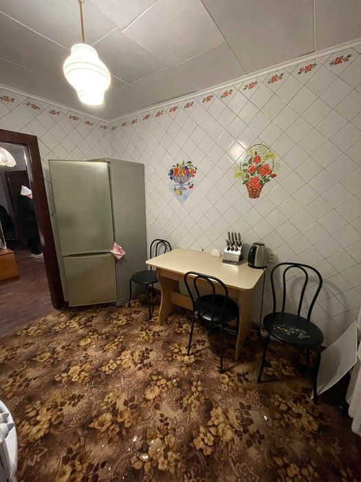 Продается 2-комнатная квартира в центре города.