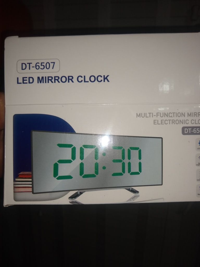 Sprzedam nowy zegarek elektroniczny LED lustro stojacy