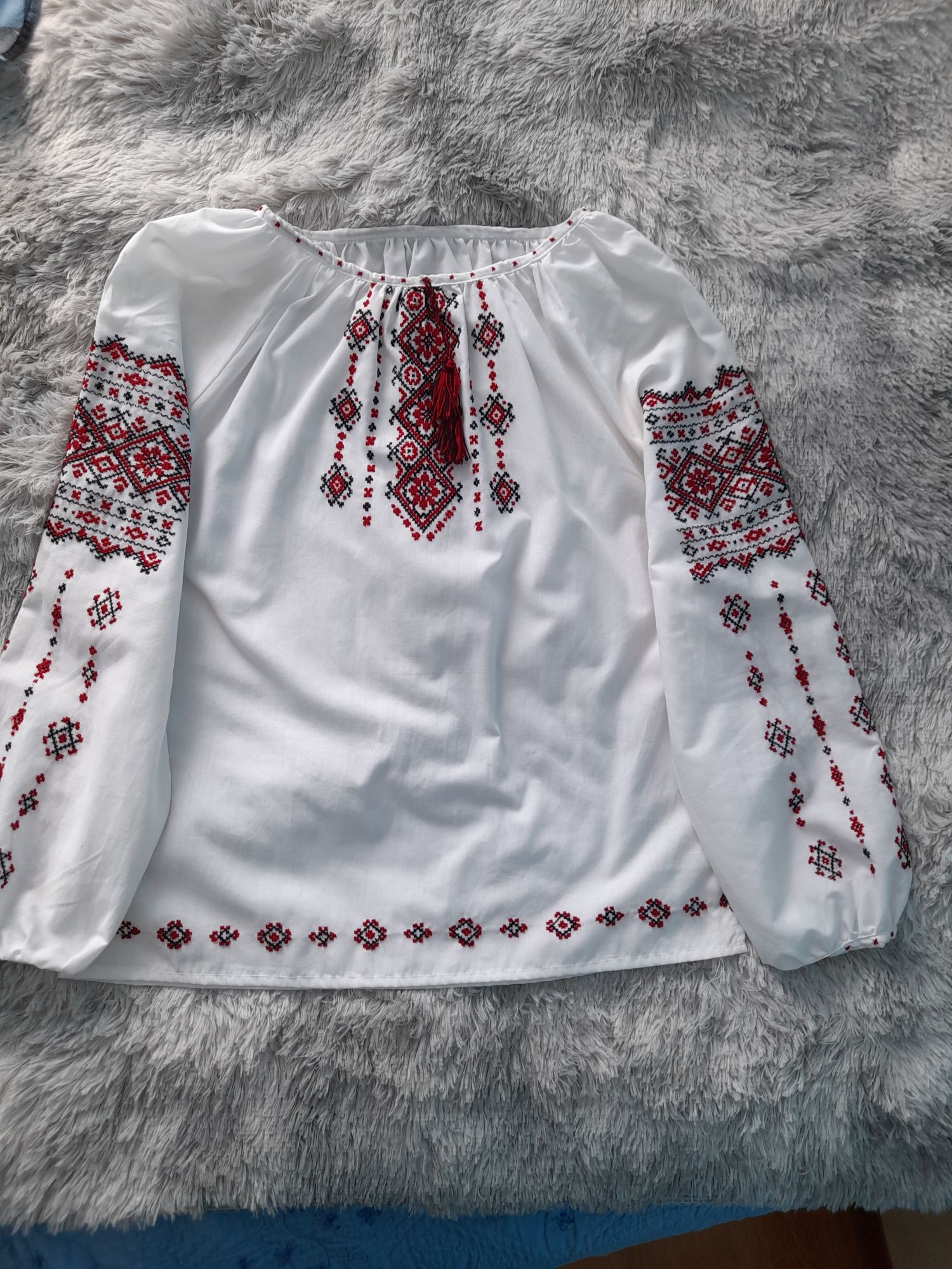 Продам  жіночу вишиванку