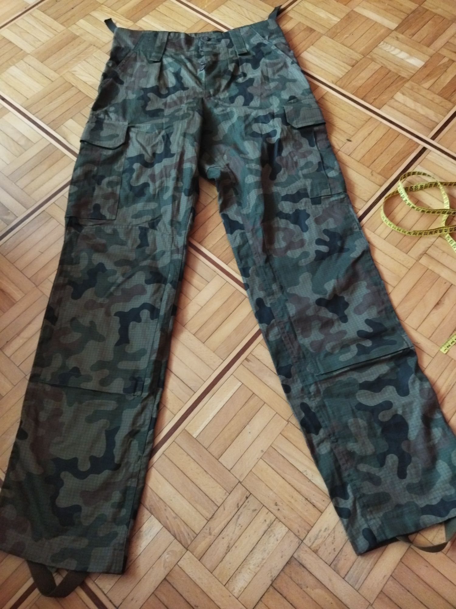 Nowe spodnie wojskowe letnie S/XXL na wysokiego mężczyznę