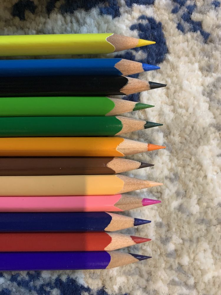 Олівці кольорові , різнокольорові , карандаши цветные, разноцветные