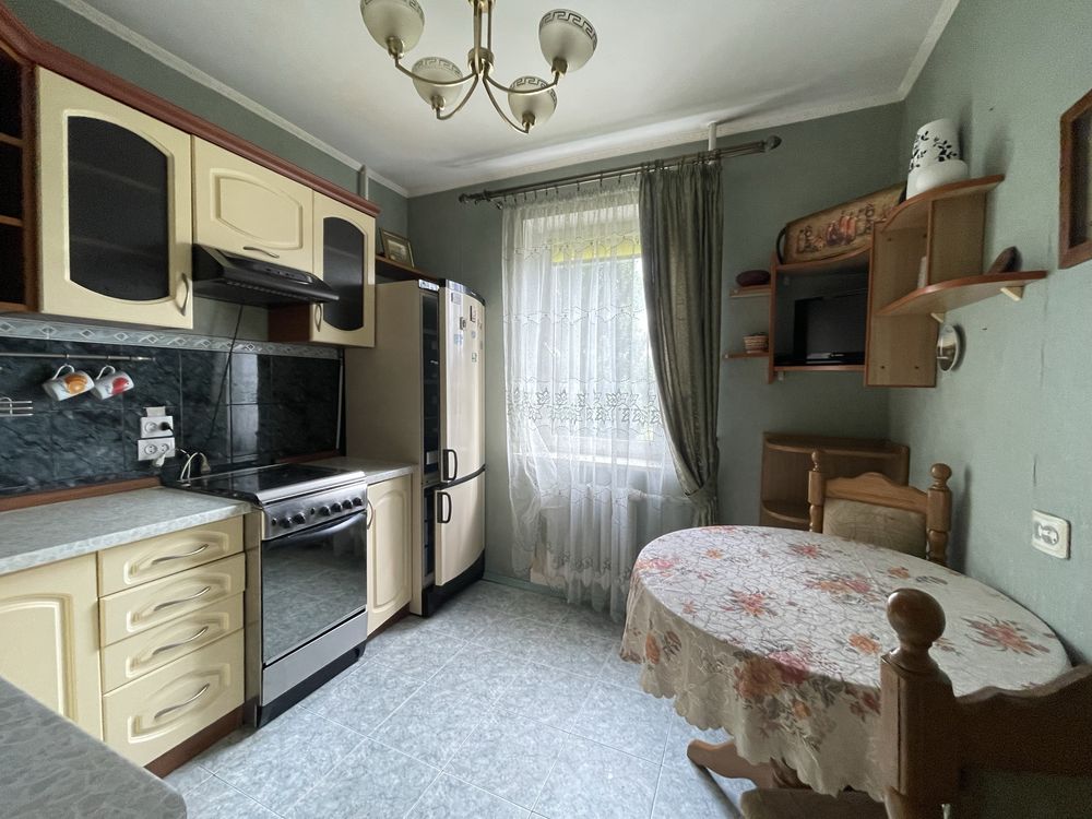 Продаж 2 х кімн квартири 53 м2  центр Вишневевого