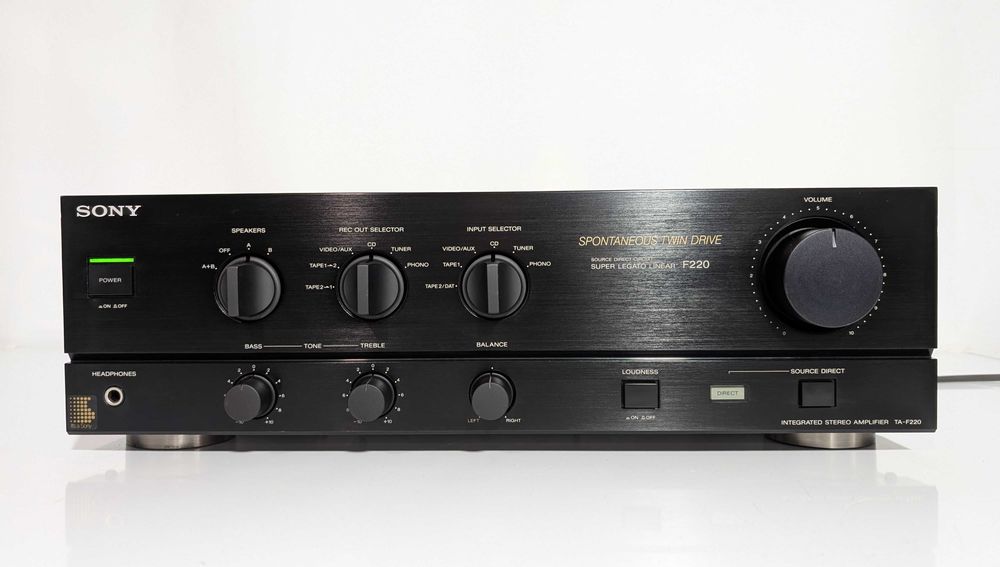 Підсилювч Sony TA-F220, має 80 Вт/канал/транзисторний/4-16 Ом/Японія