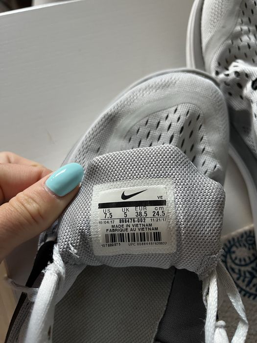 Szare buty sportowe nike