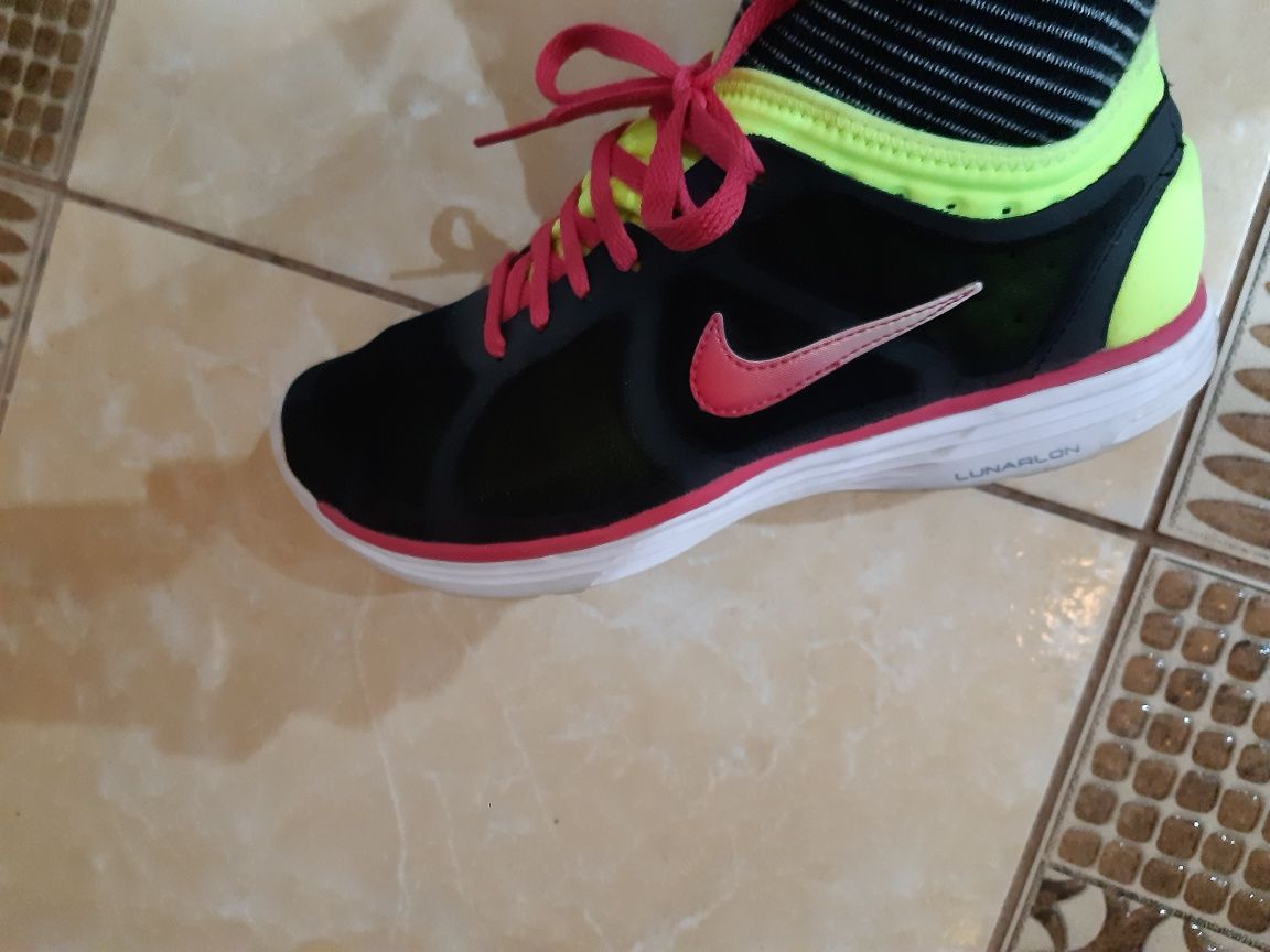 Buty Nike Lunarbase r. 38,5