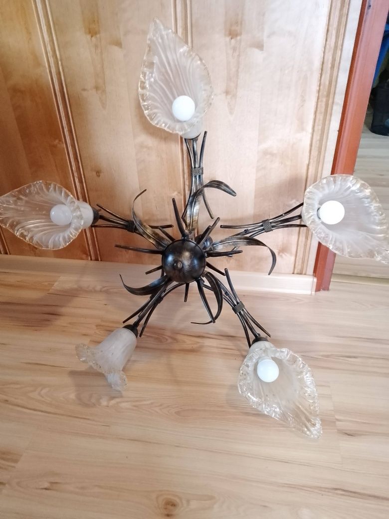 Duży żyrandol do salonu