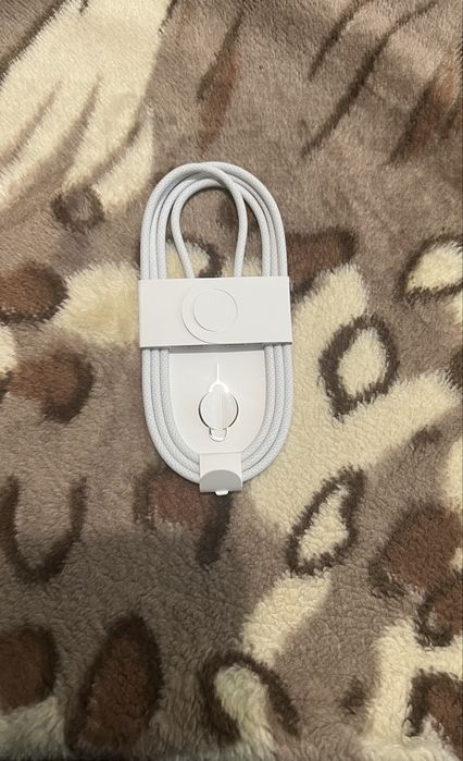 Новий кабель від Apple USB-C з коробки