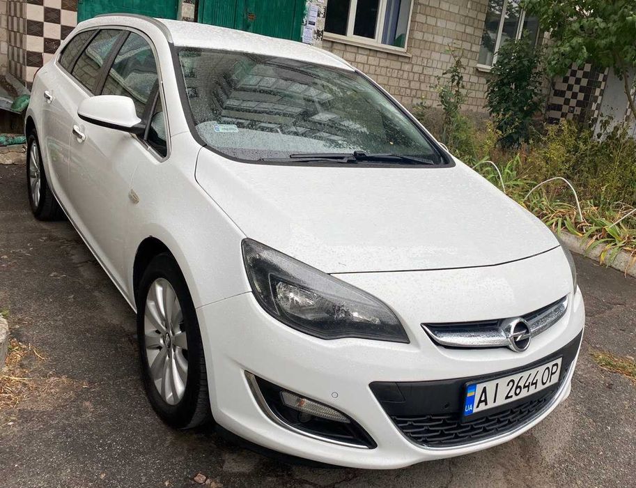 Opel Astra Sports Tourer COSMO 1.7 CDTI МТ (110 к.с.) 2013 рік