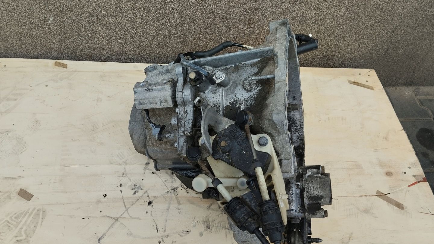 Skrzynia biegów Peugeot 208 Citroen C3 II 1.6 Ehdi 20DP77
